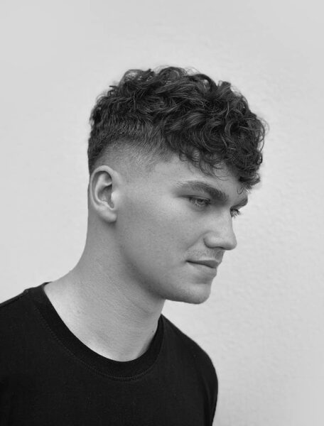 kręcone włosy crop