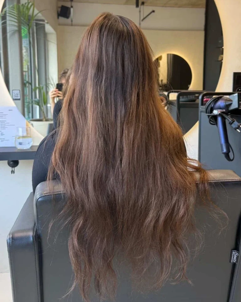 Długie włosy po dekoloryzacji w salonie CutCut Warszawa
